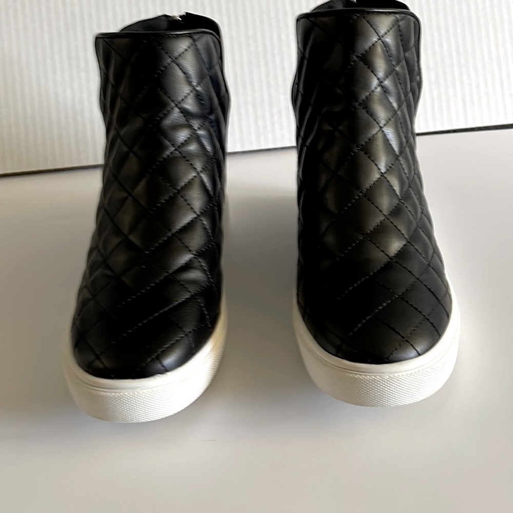 Shoedazzle Black quilted faux leather high top gently used condition